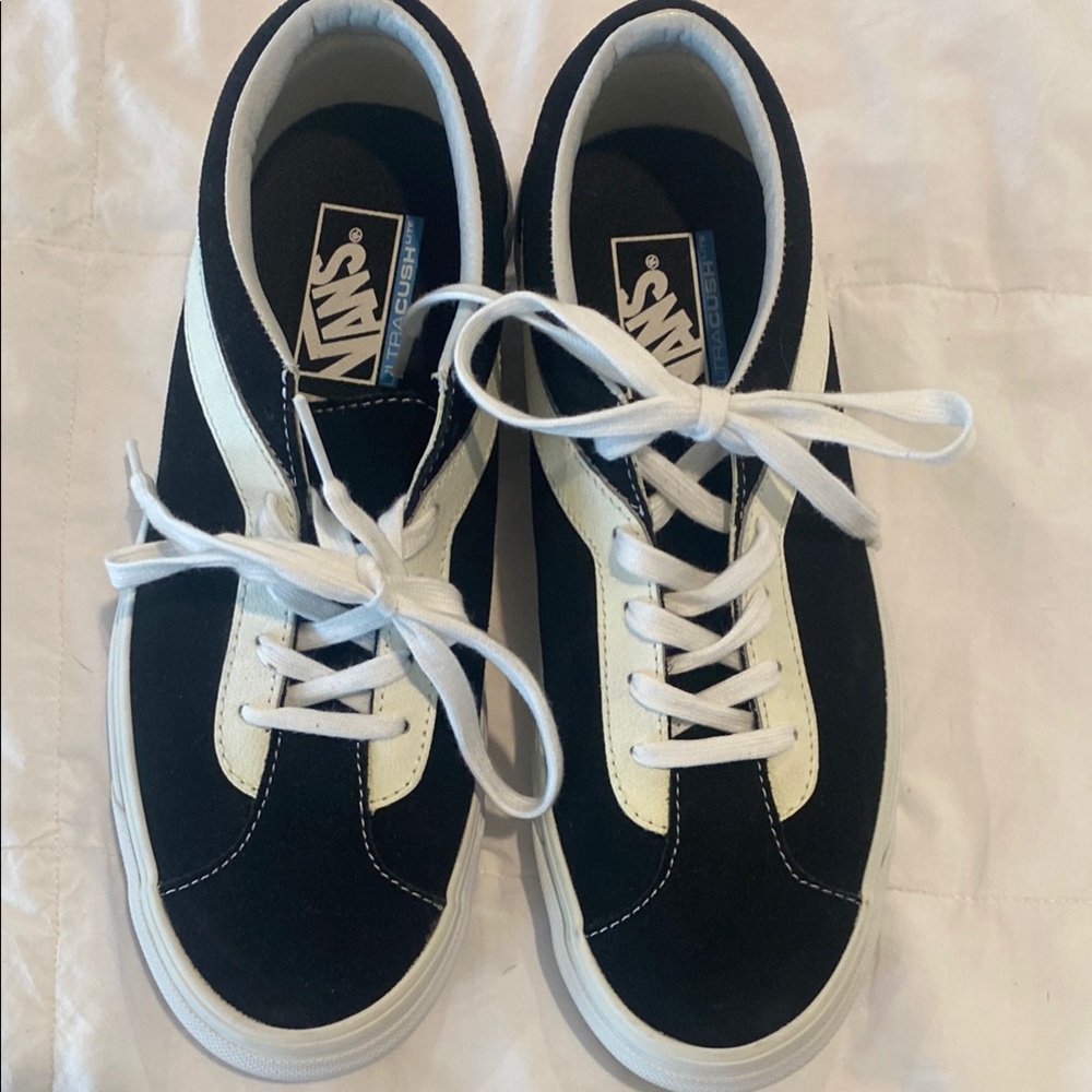Vans Classic Black and White Low-Tops brand new w/o tags